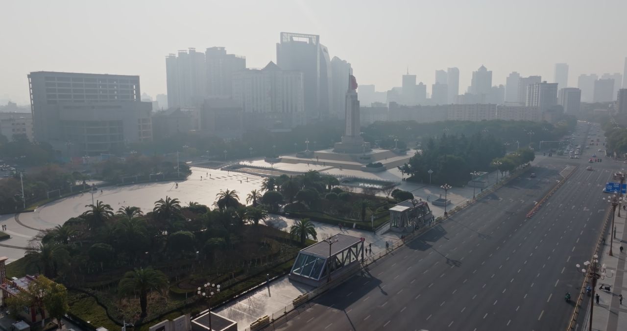 江西南昌八一广场城市风光航拍 8