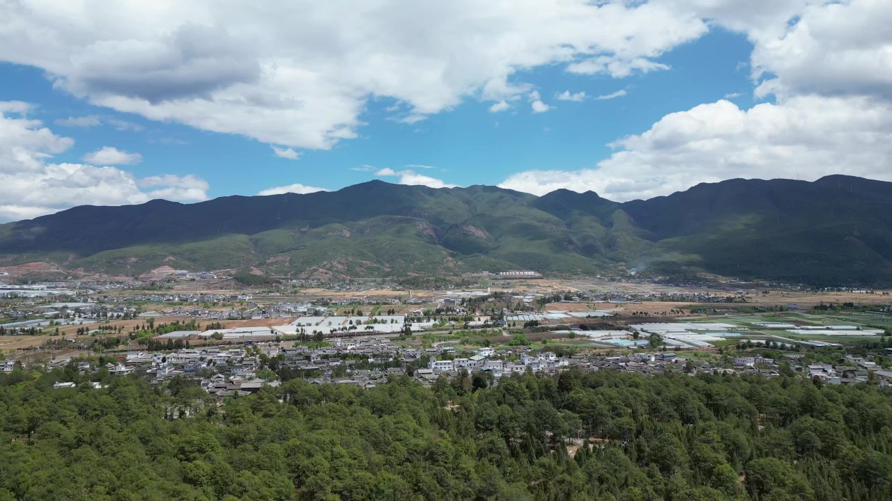 航拍云南丽江城市风光