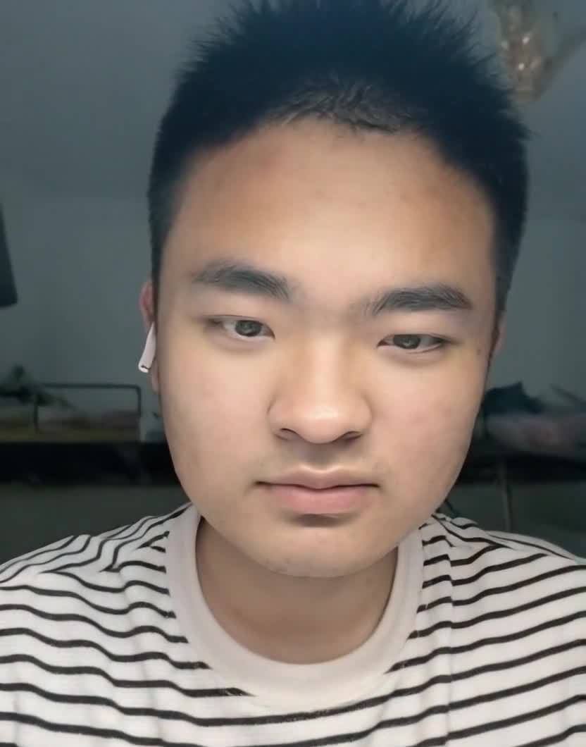 男子旋转变身过程记录