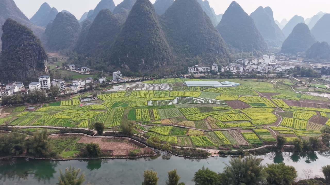 桂林山水间的田园风光
