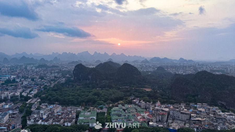 日落下的桂林山水