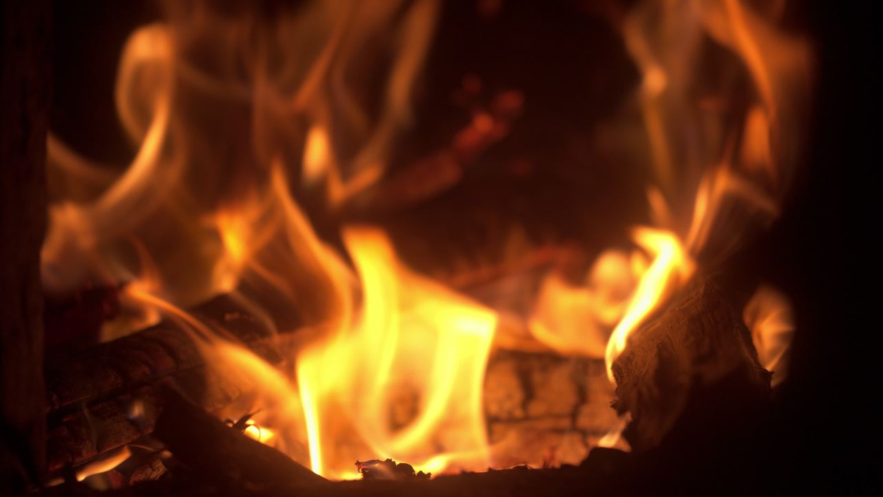燃烧的木柴炭火 32