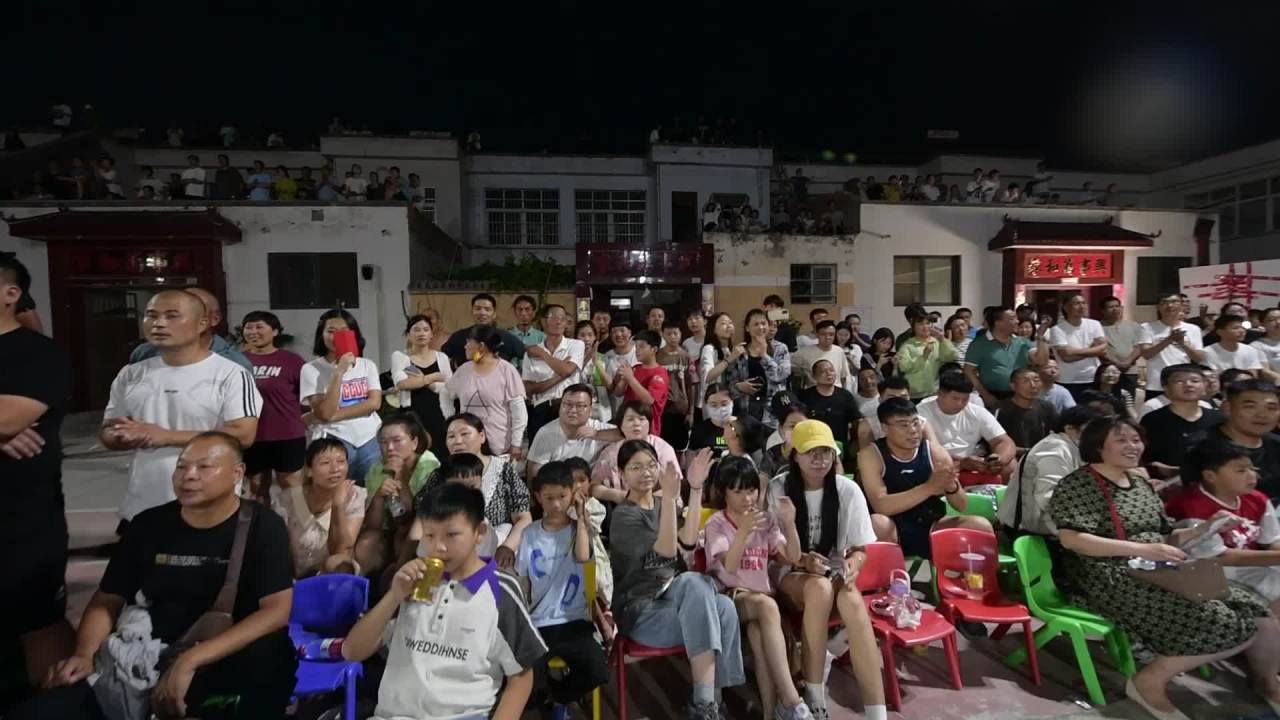 夜间社区庆典