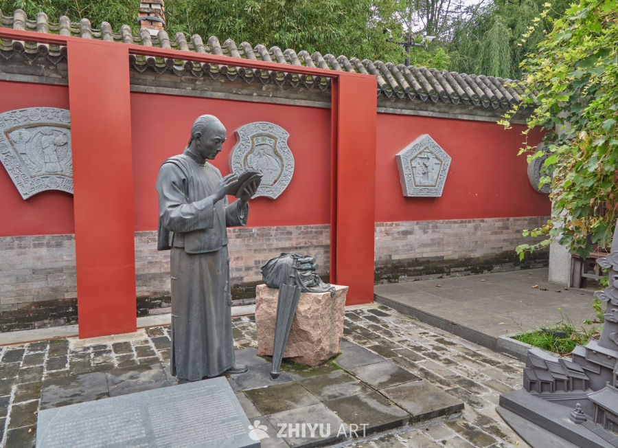 北京市西城区长椿寺内铜质雕像