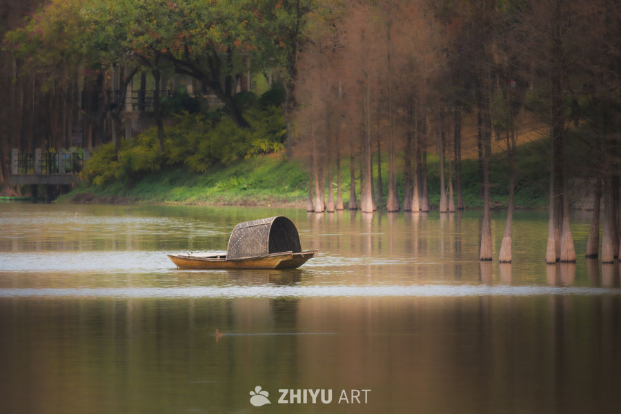 湖畔秋景