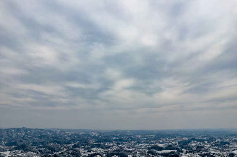 田园乡村冬天雪景航拍图 