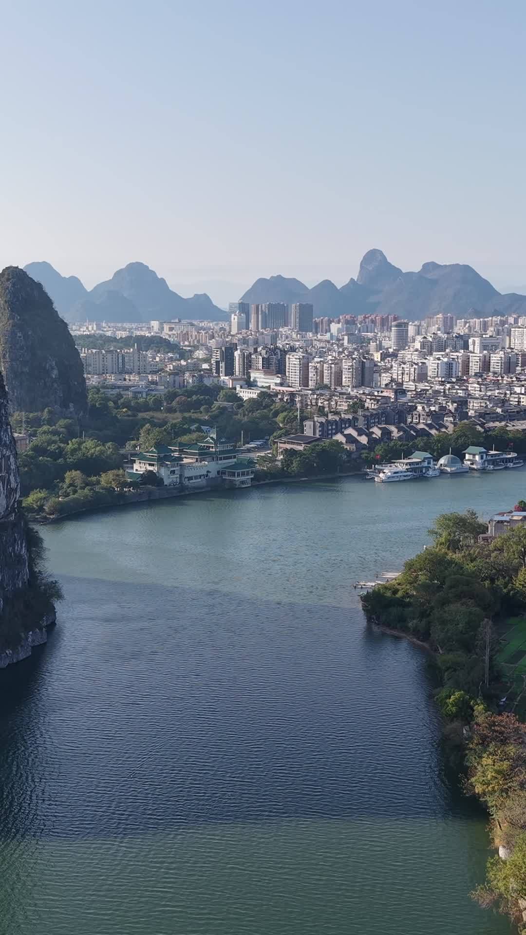 山水环绕的城市画卷