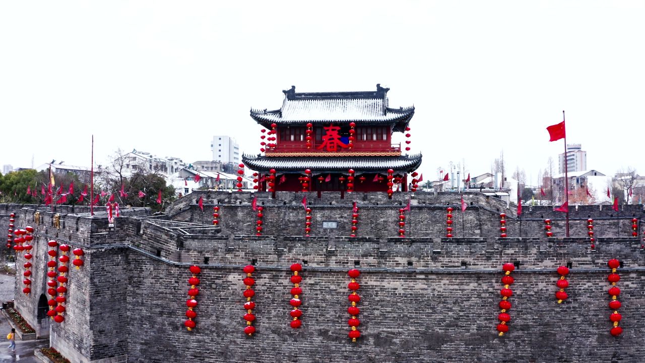 湖北荆州古城春节氛围实拍航拍视频