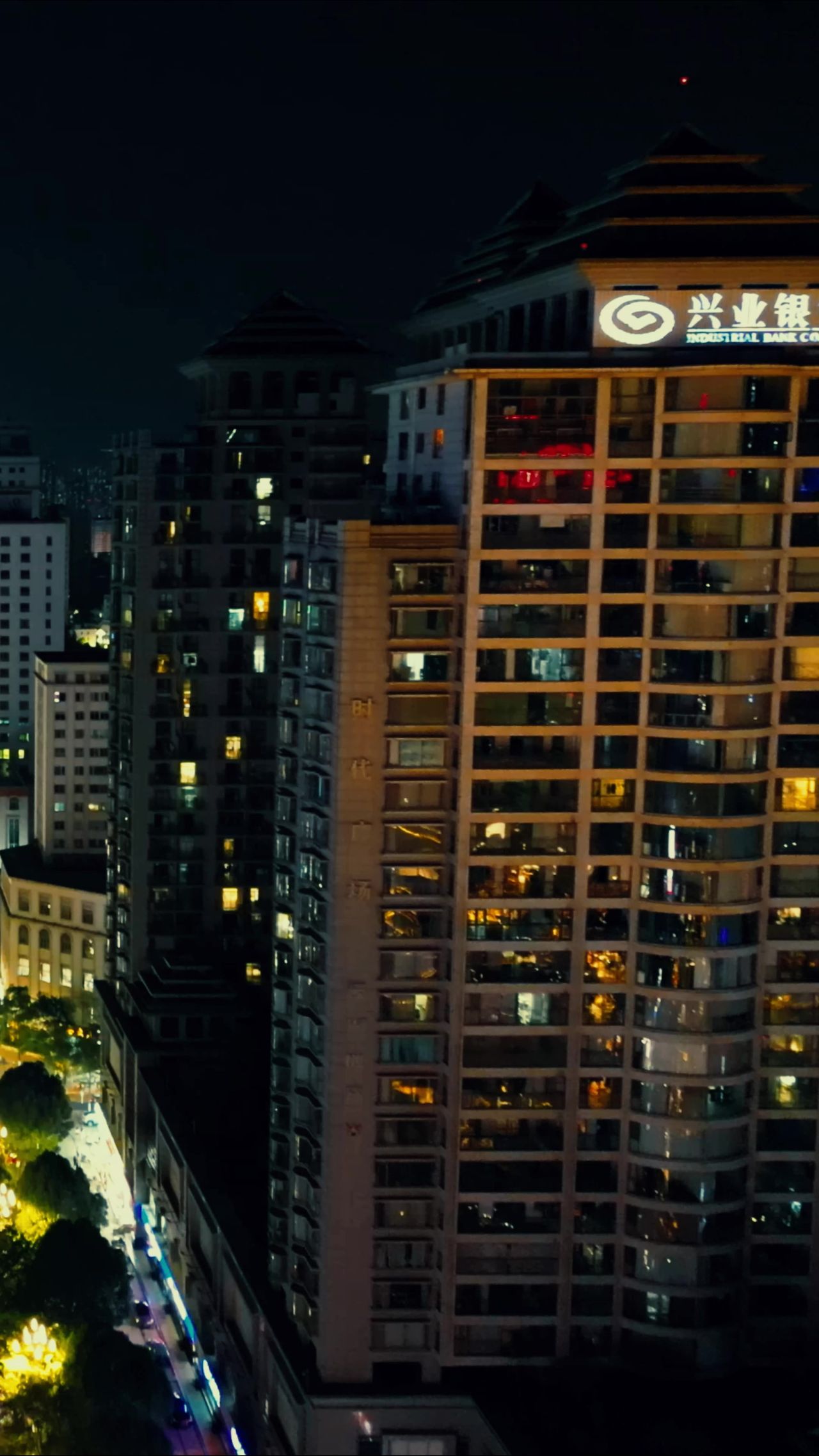 昆明城市夜景竖屏航拍 