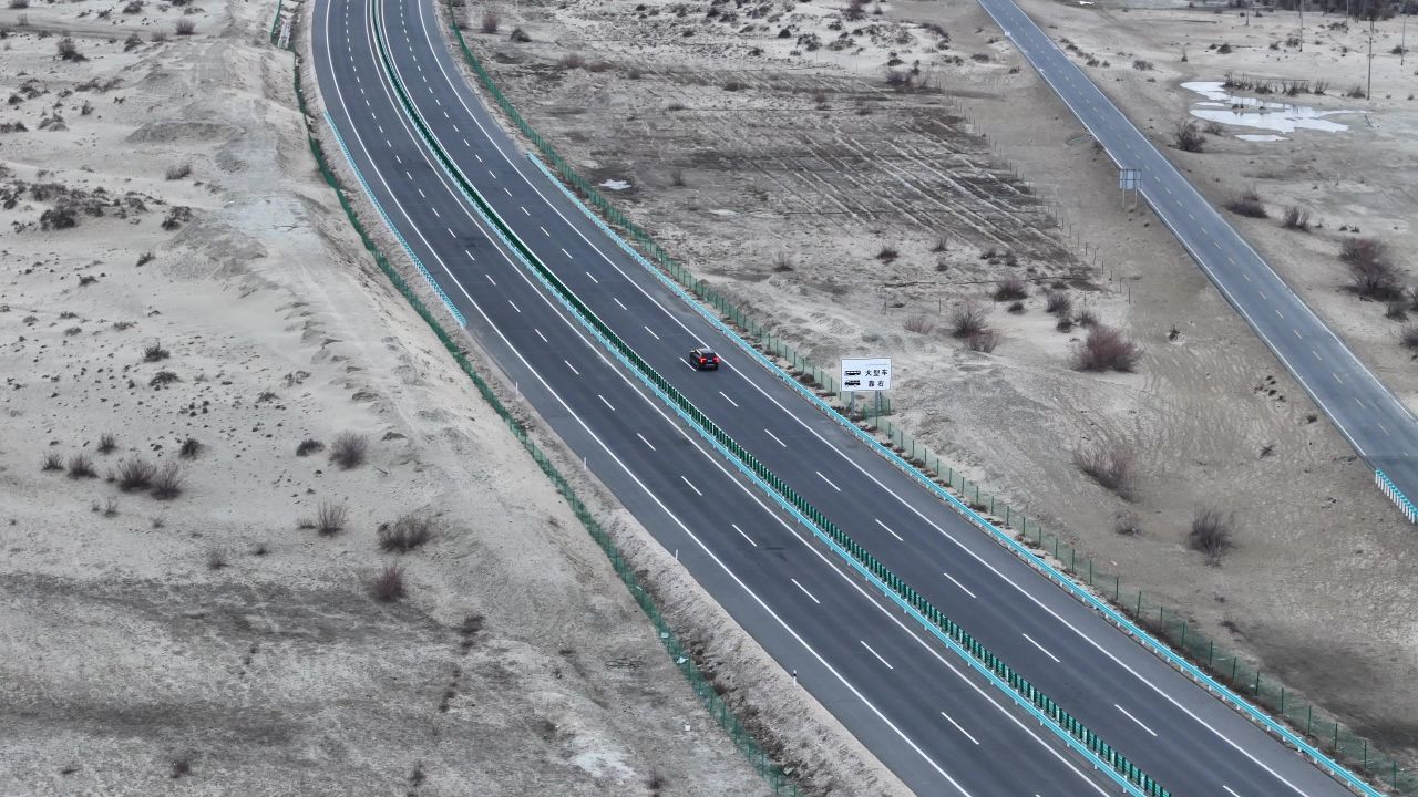 新疆S22高速公路 12