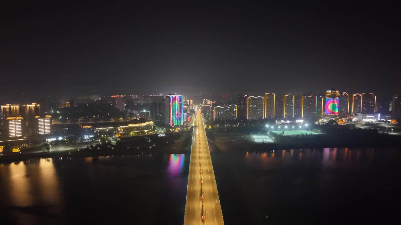 夜幕下的城市之光