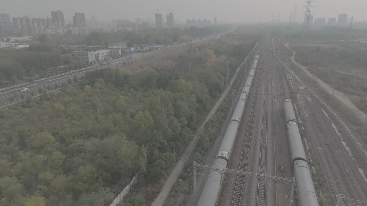 城市与火车的交响
