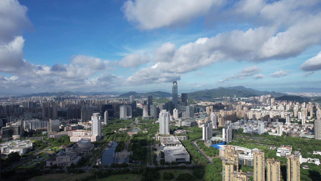浙江台州城市天际线蓝天白云航拍 