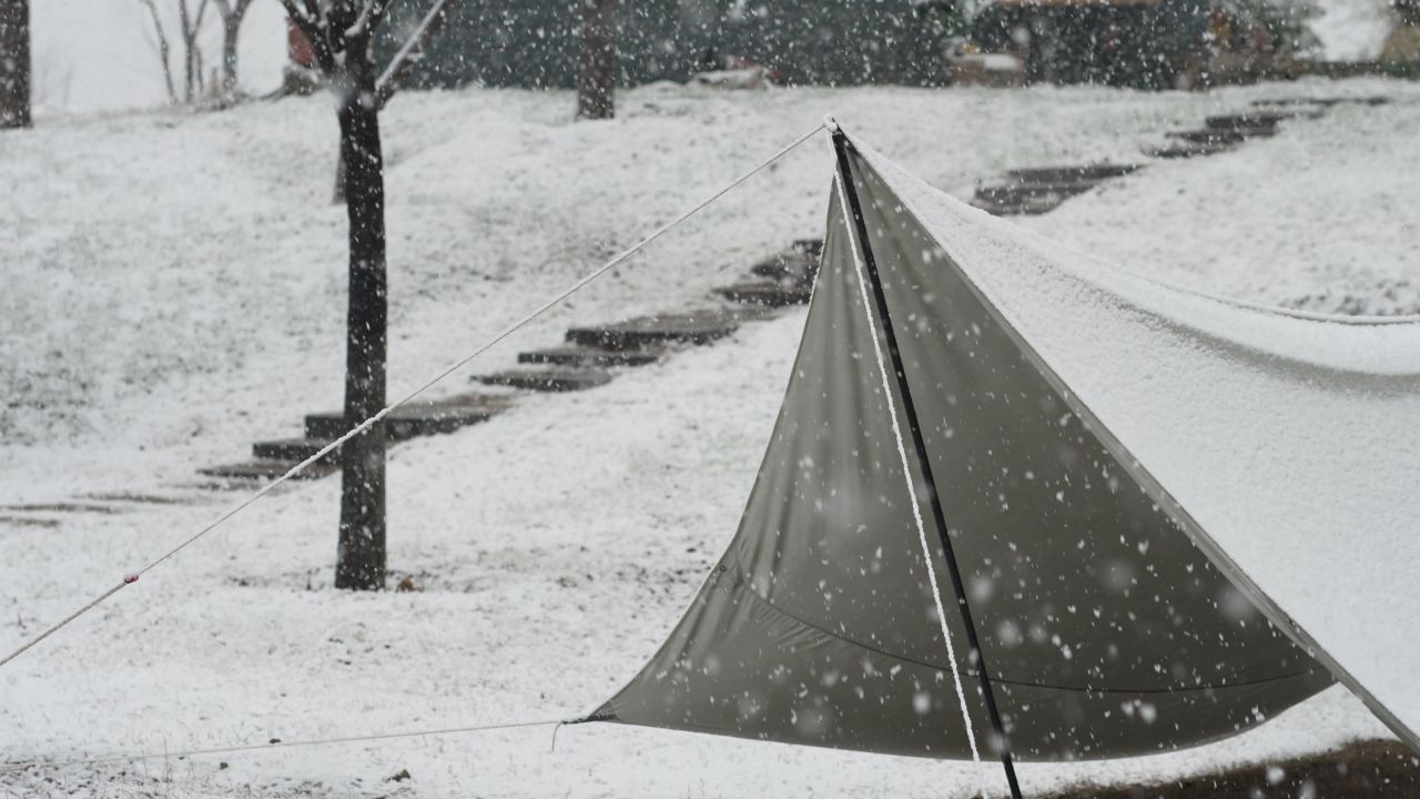 露营营地 下雪掠影