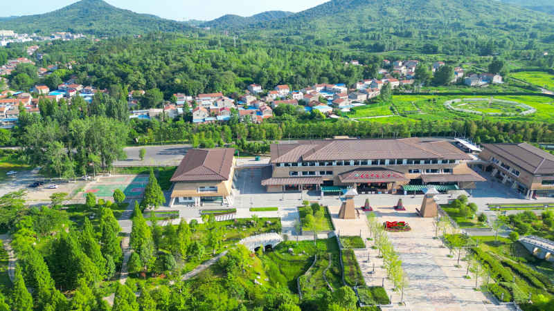 航拍湖北襄阳古隆中5A景区游客中心