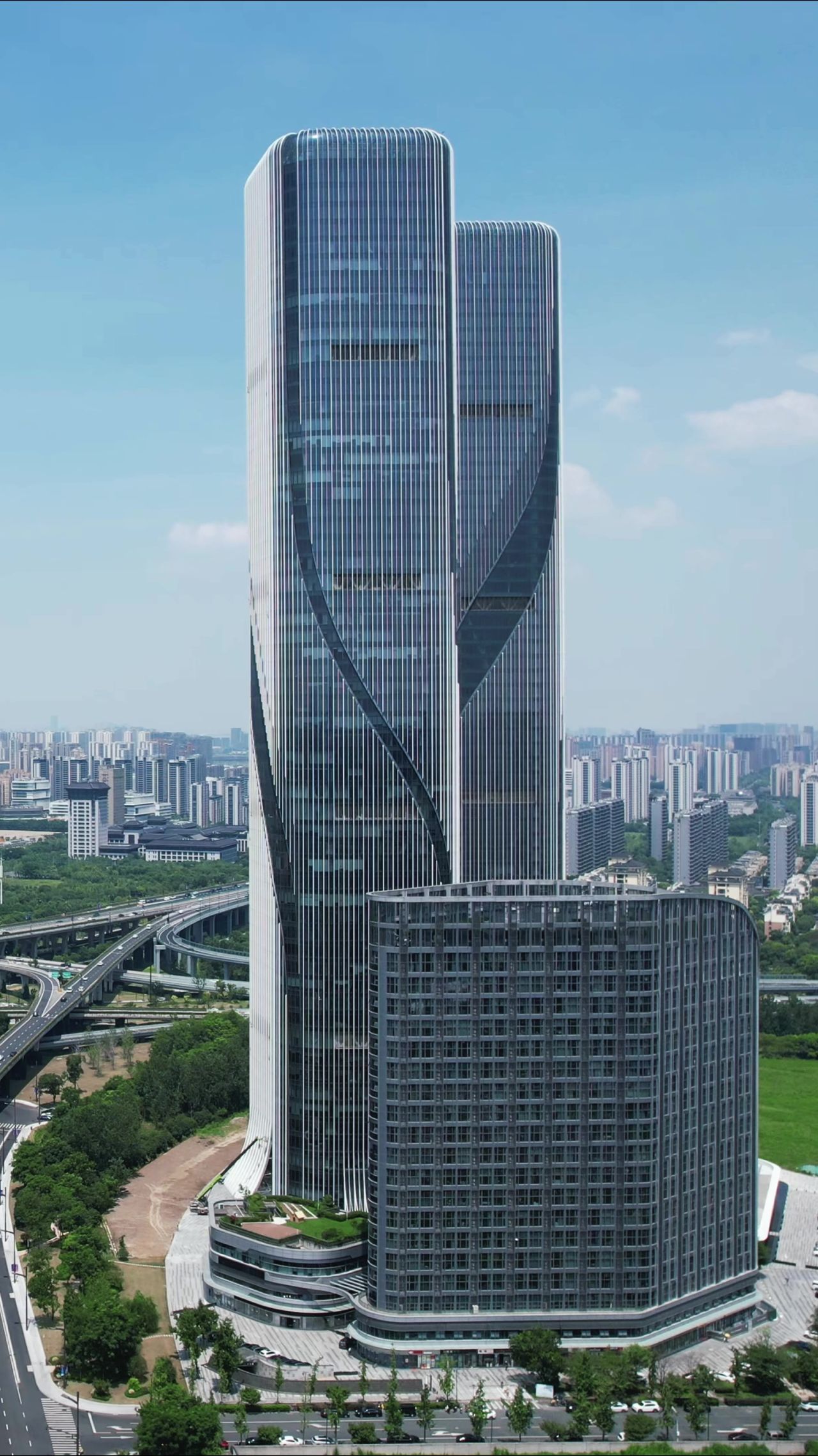 杭州滨江新区城市建设交通竖屏航拍  