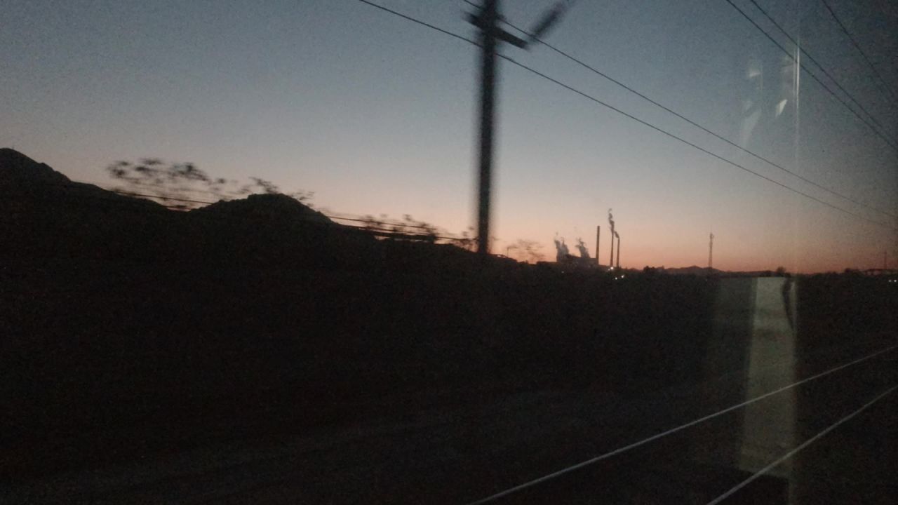 火车内车窗黄昏