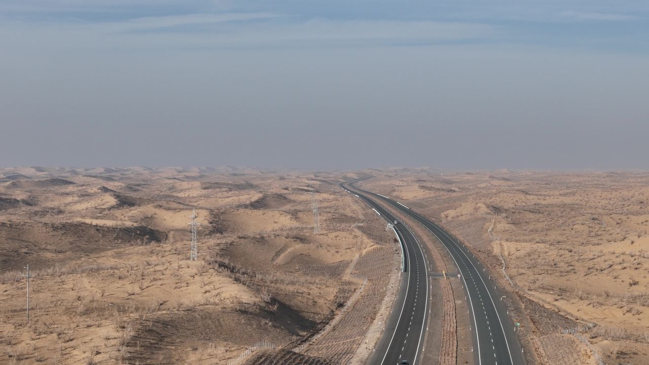 新疆S21沙漠公路 2