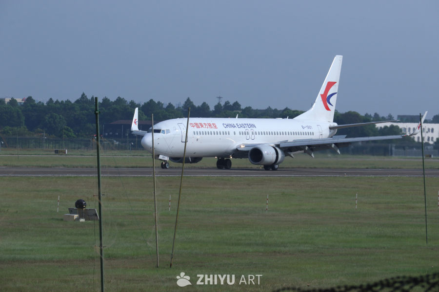 中国东方航空飞机准备起飞