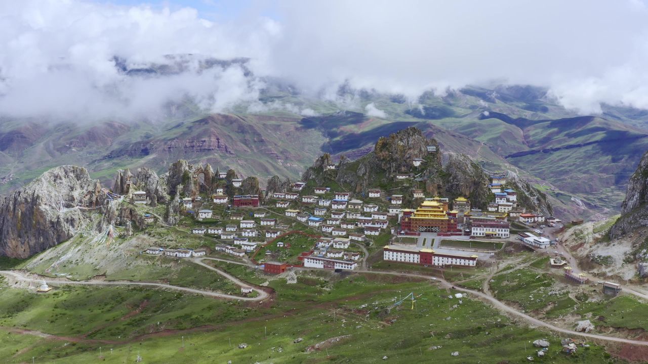 航拍西藏孜珠寺