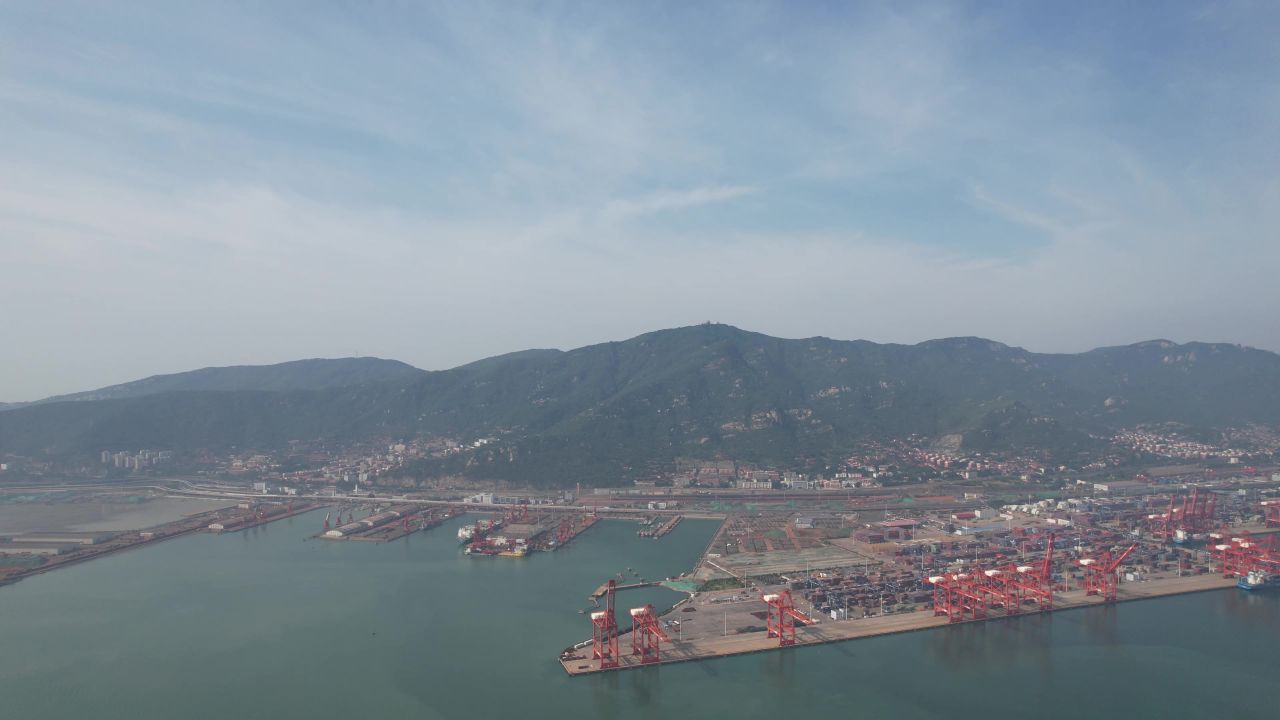 江苏连云港码头集装箱进出口贸易航拍 