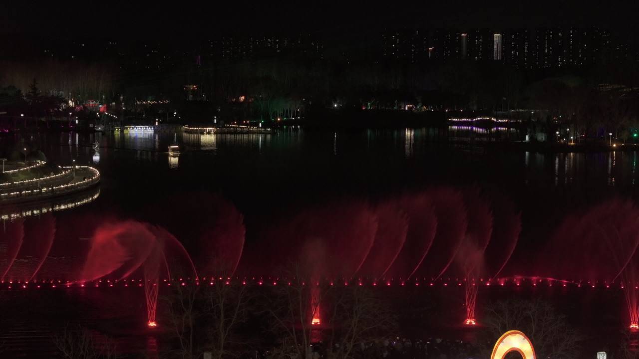 夜色中的音乐喷泉