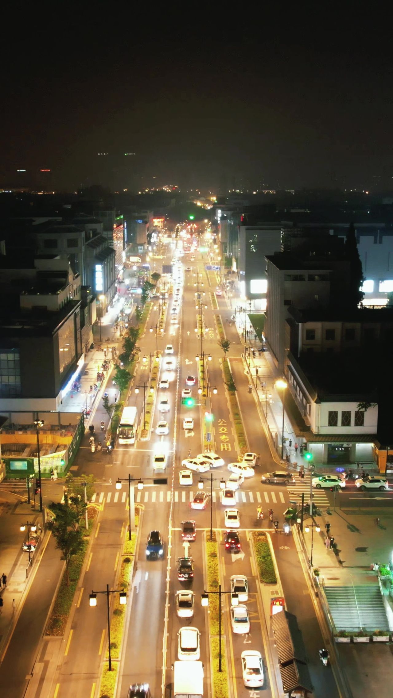 城市夜景交通竖屏航拍 
