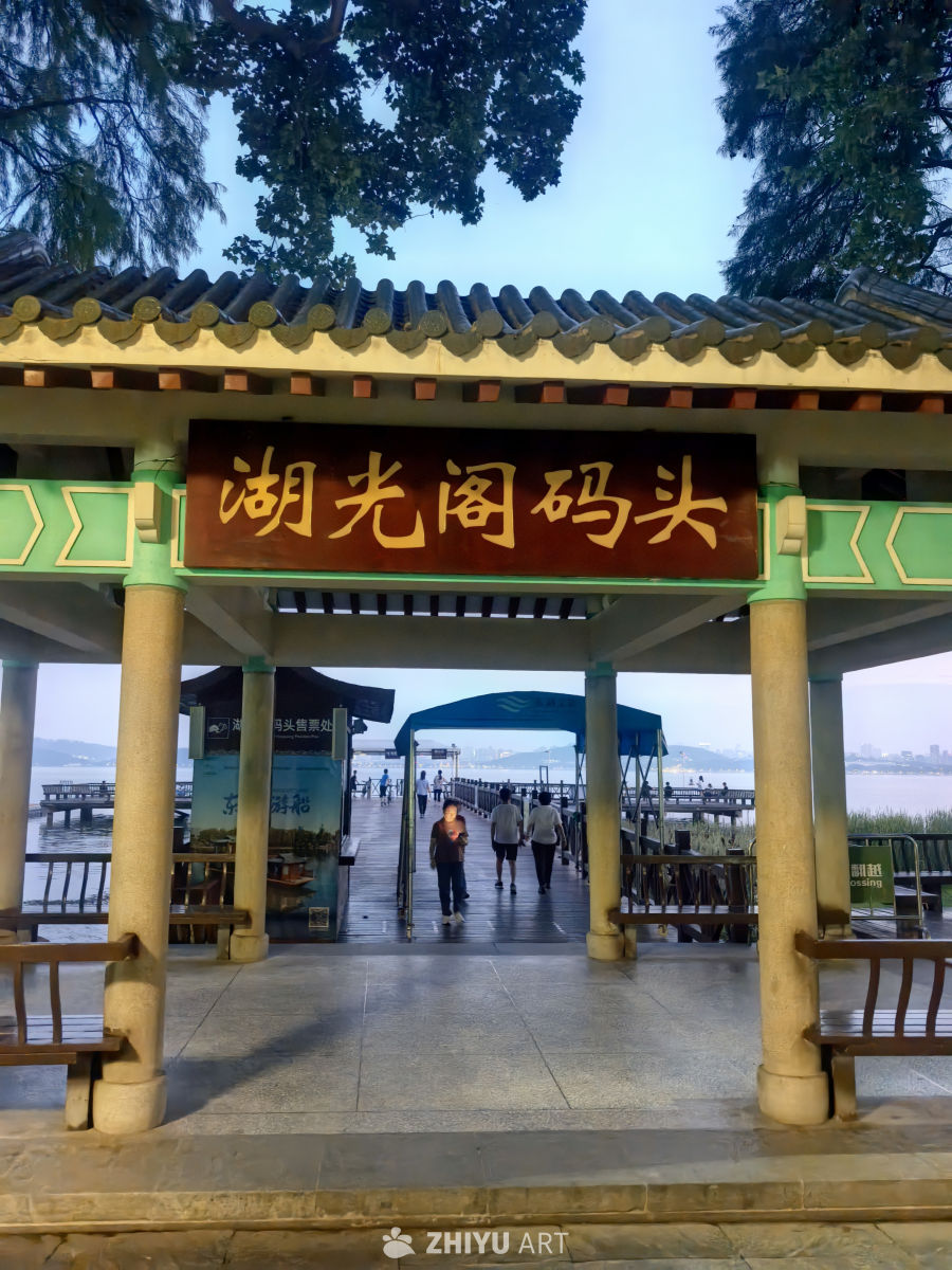 漫步东湖风景区，领略浓郁楚风楚韵