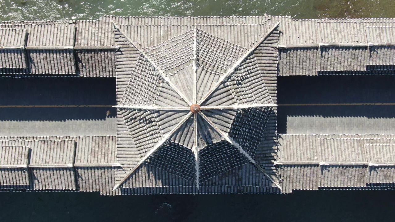 少数民族侗族特色风雨桥鼓楼航拍 