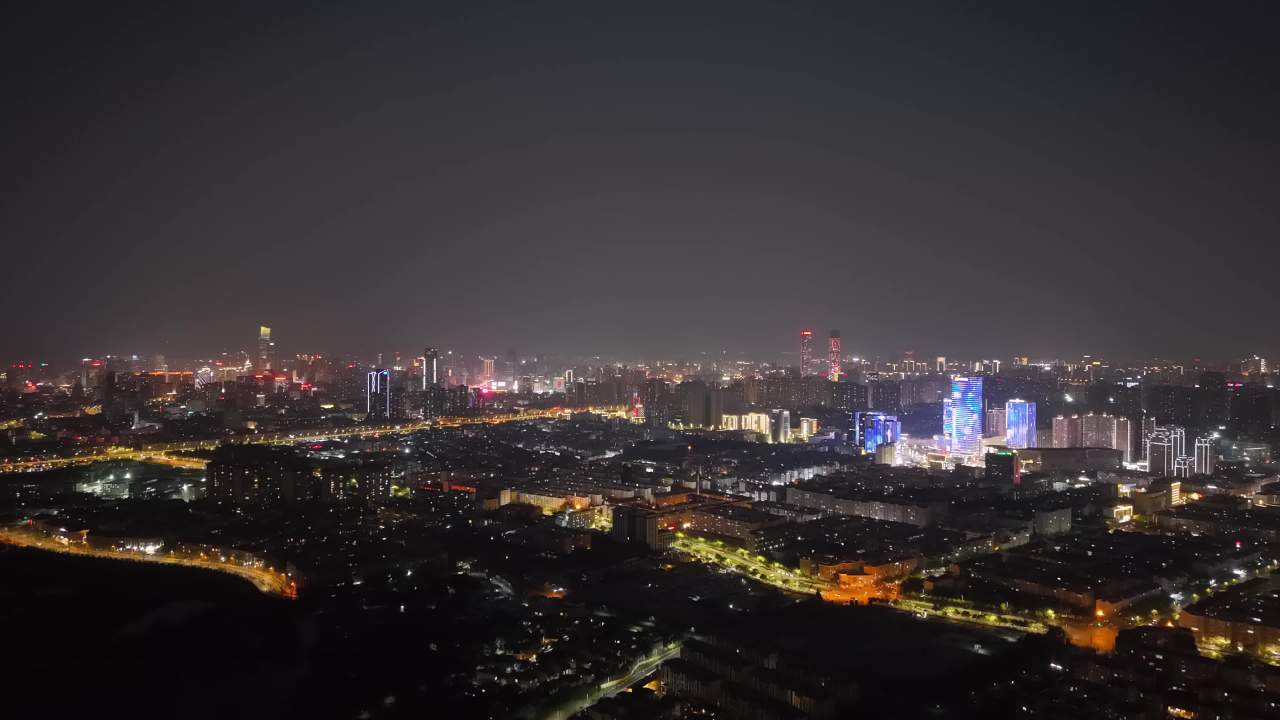 灯火辉煌的城市夜景