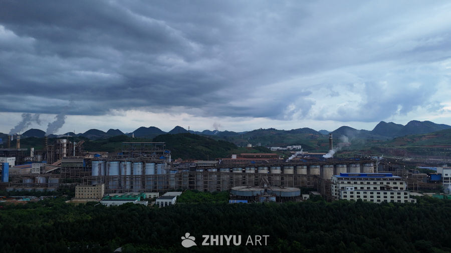工业区的阴郁景象