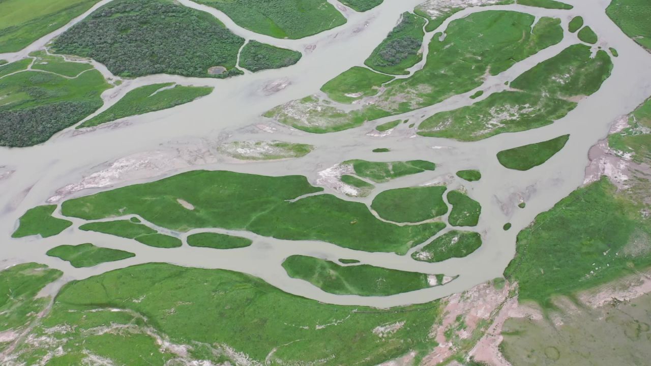 新疆草原河流