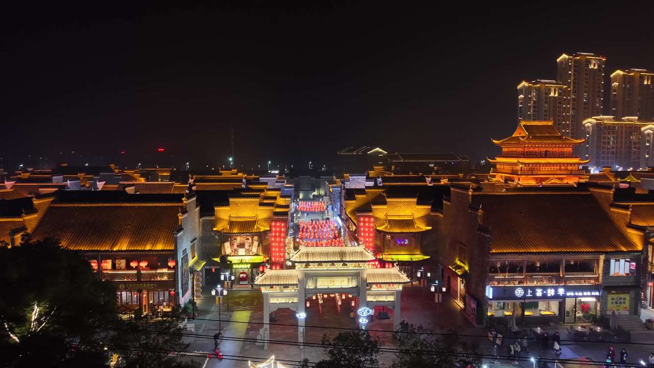 夜色中的古街繁华