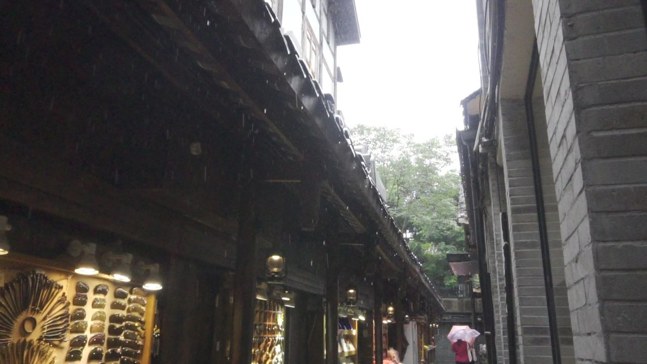 雨中旧巷