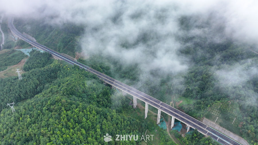 山间高速公路云雾缭绕 6