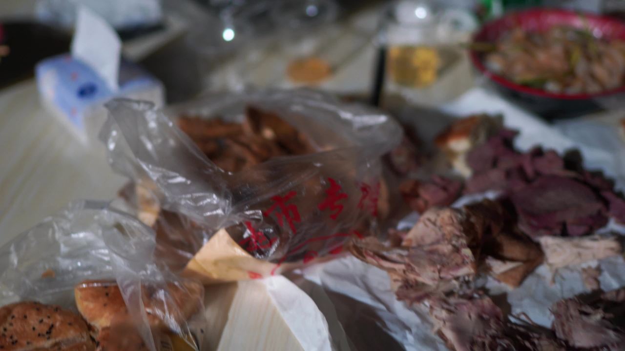 夜市美食与人群