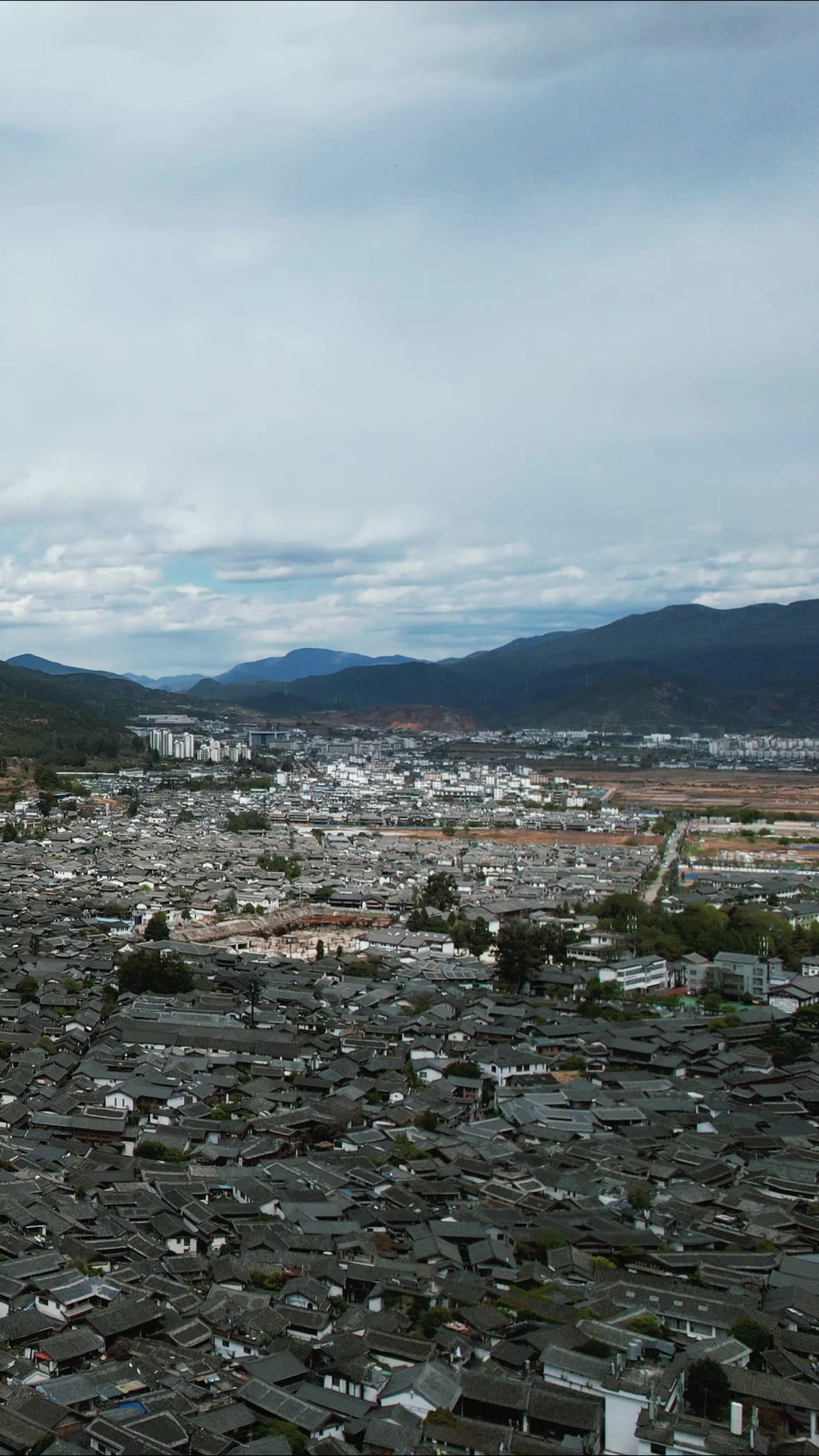 云南丽江大研古城竖屏航拍  