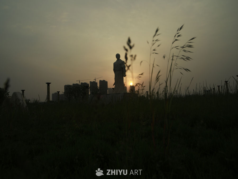 夕阳下的城市剪影