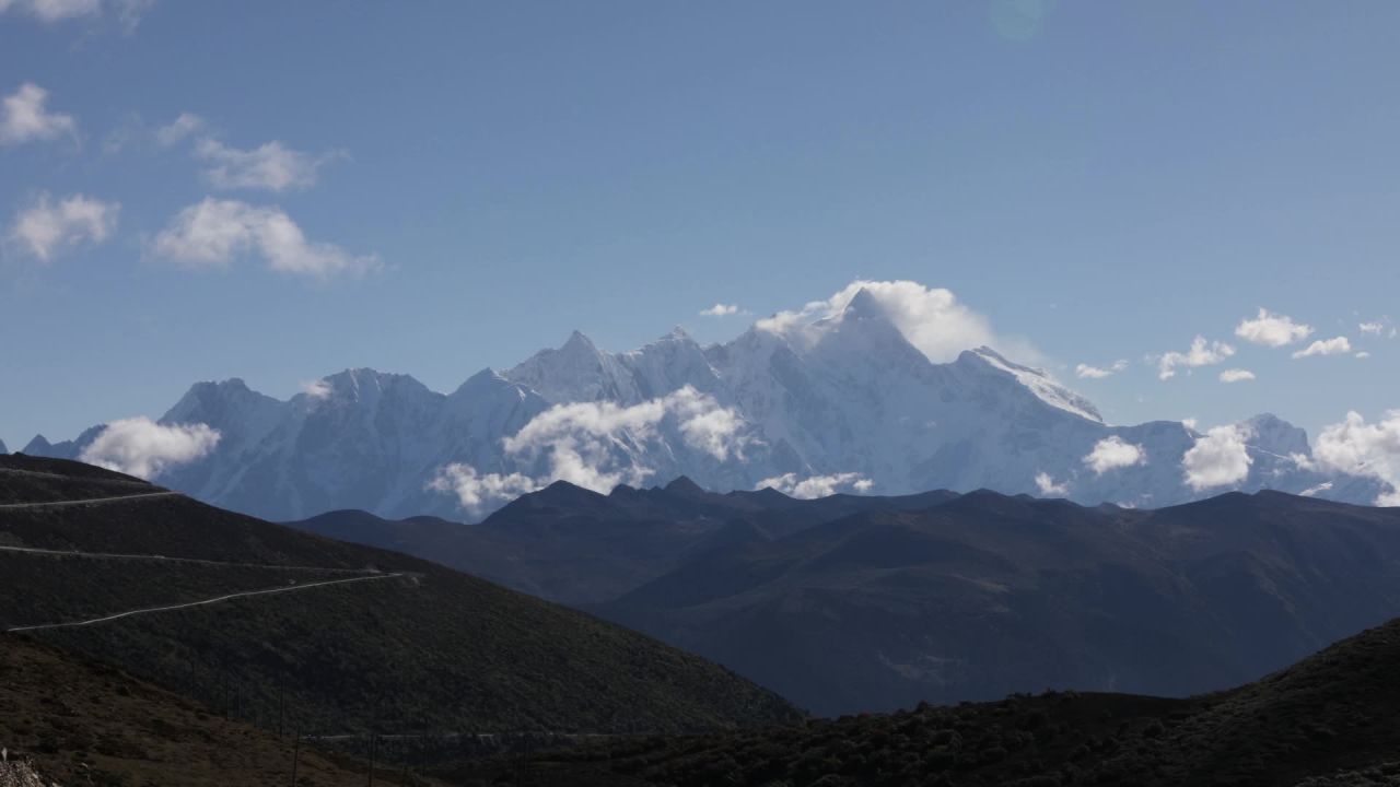 疾风似火的雪山