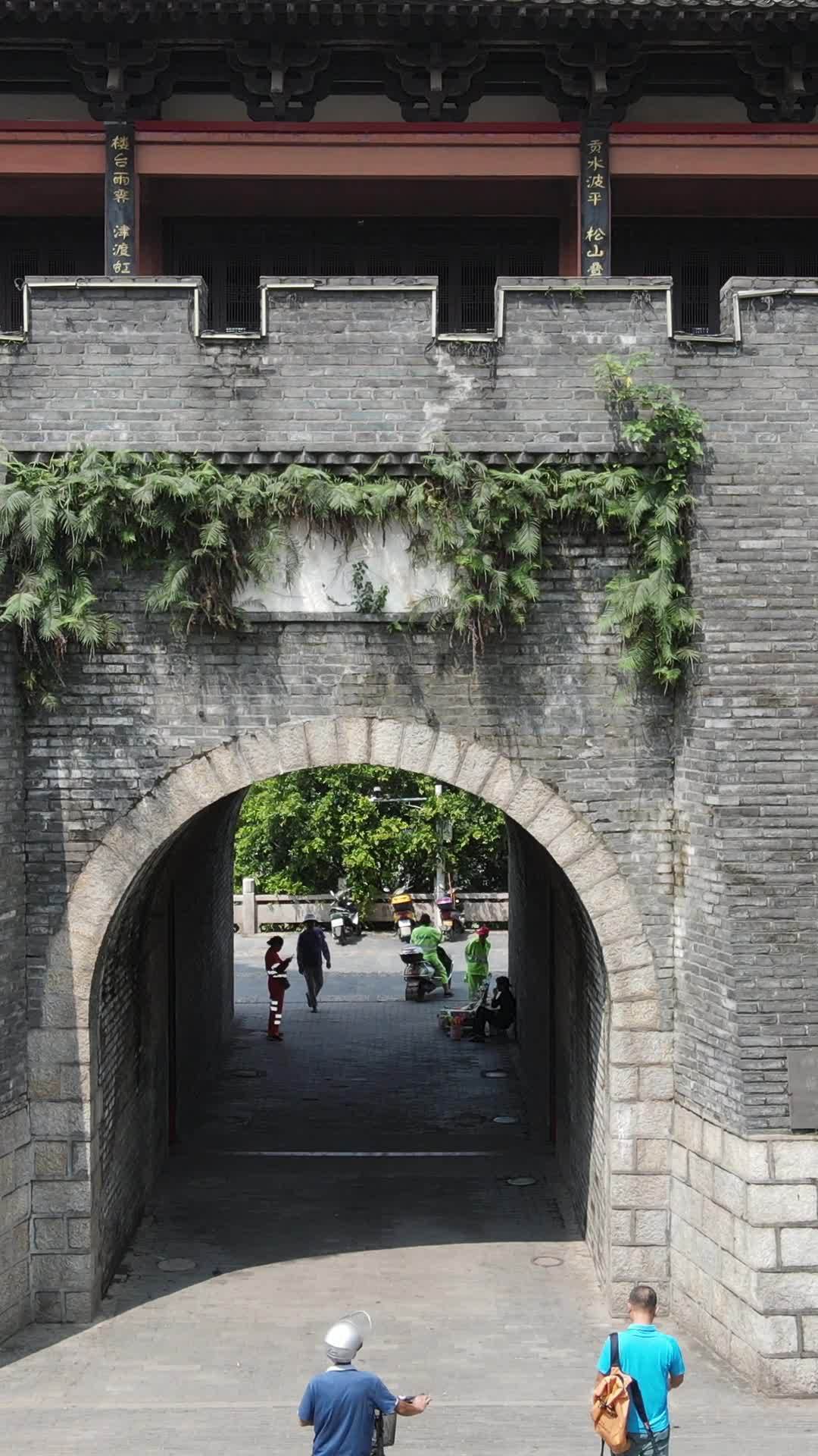 古城门下的日常