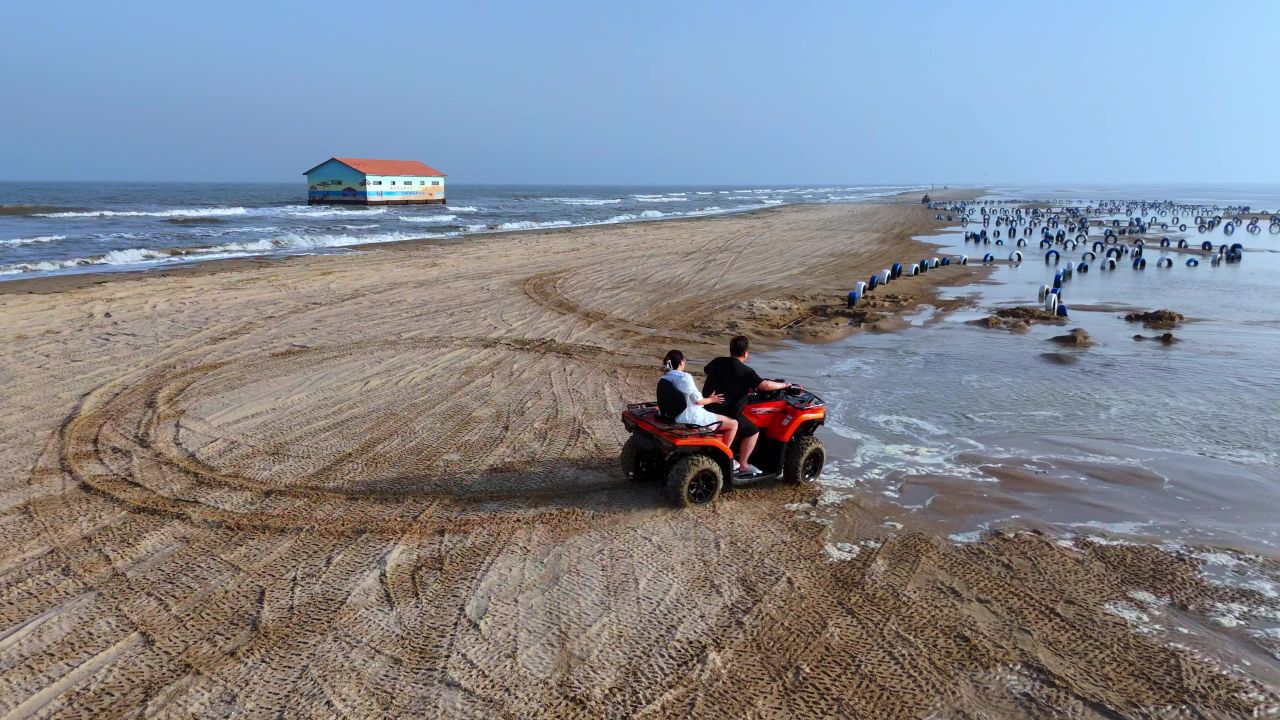 海滩上的沙滩车