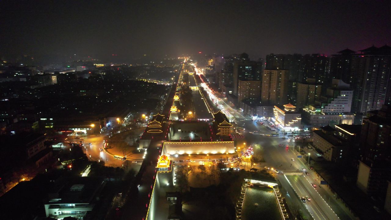 西安古城墙夜景灯光交通航拍