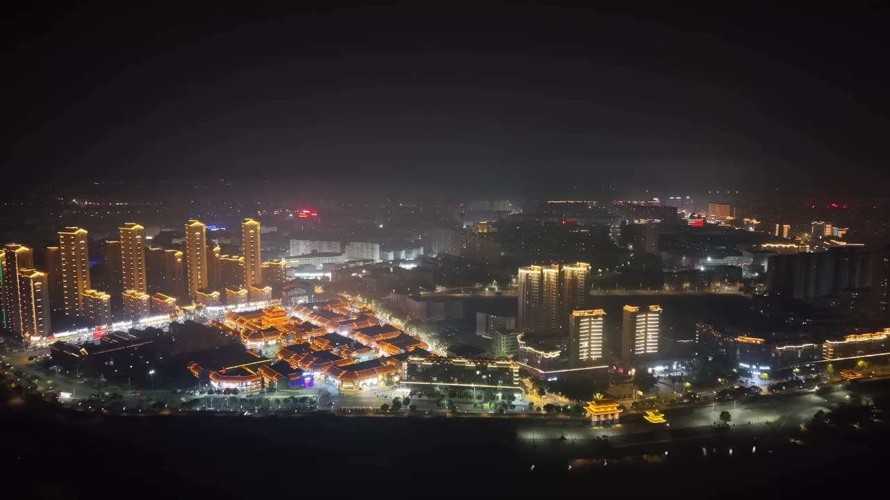 灯火辉煌的城市夜景