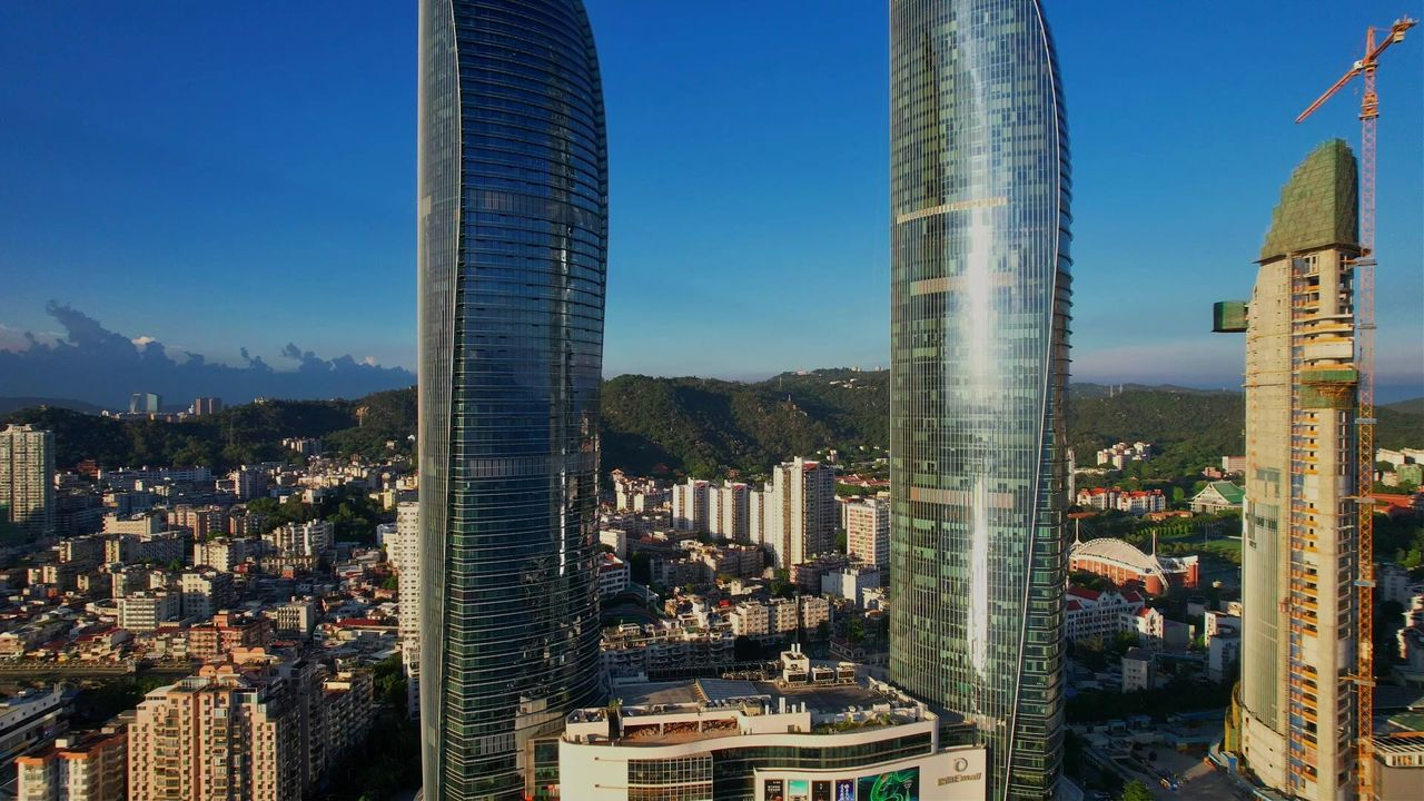 厦门航拍世贸海峡大厦景观