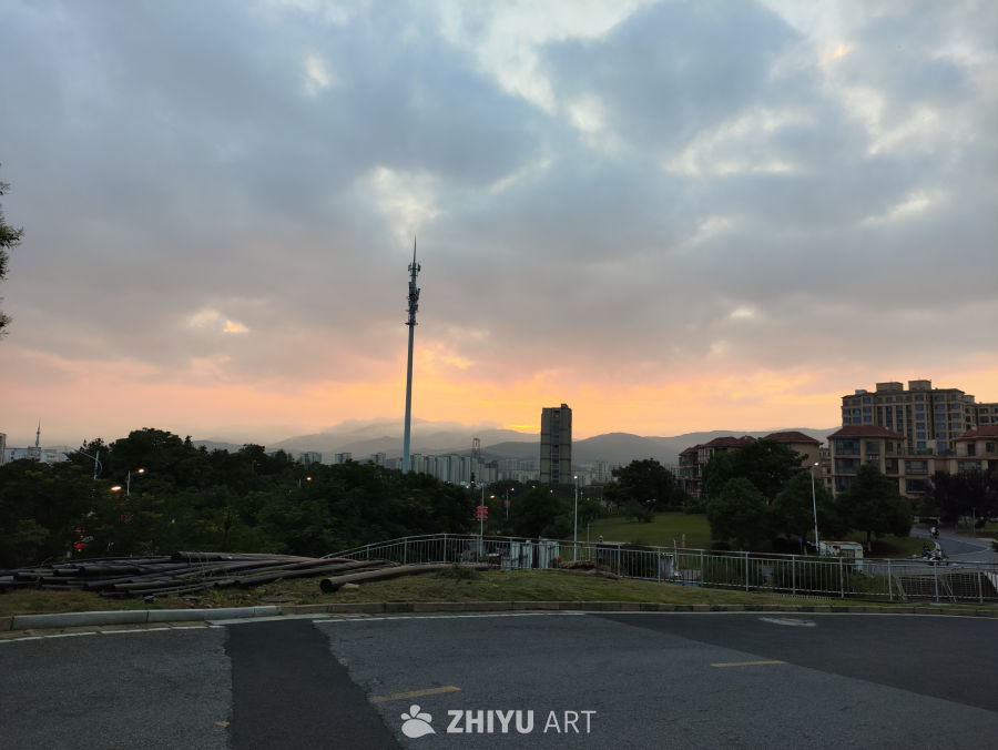 日落下的城市剪影