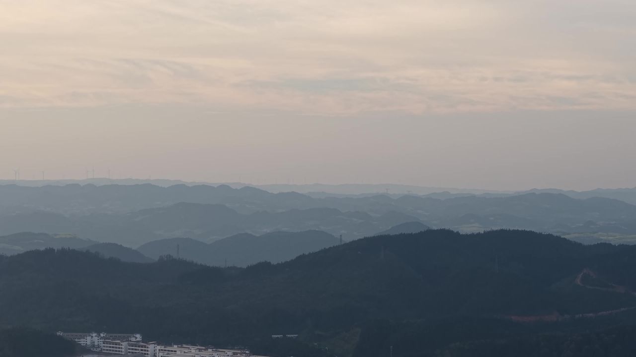 山峦暮色