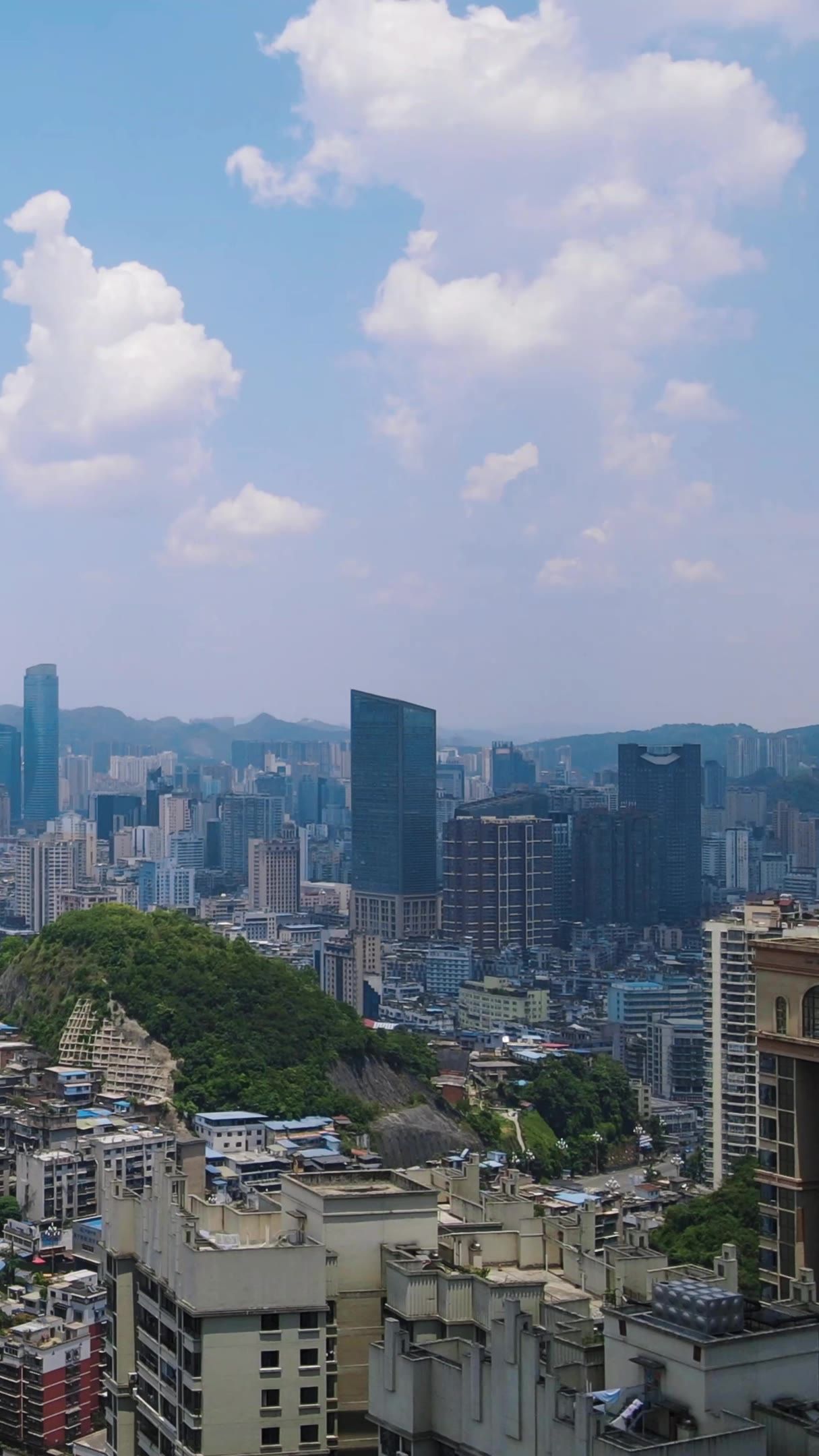 贵州贵阳南明区城市风光竖屏航拍