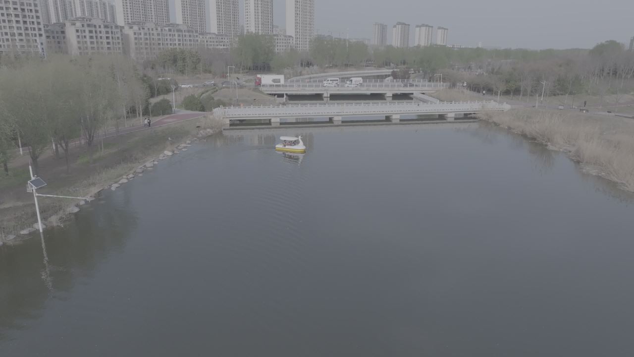 湖畔悠闲时光