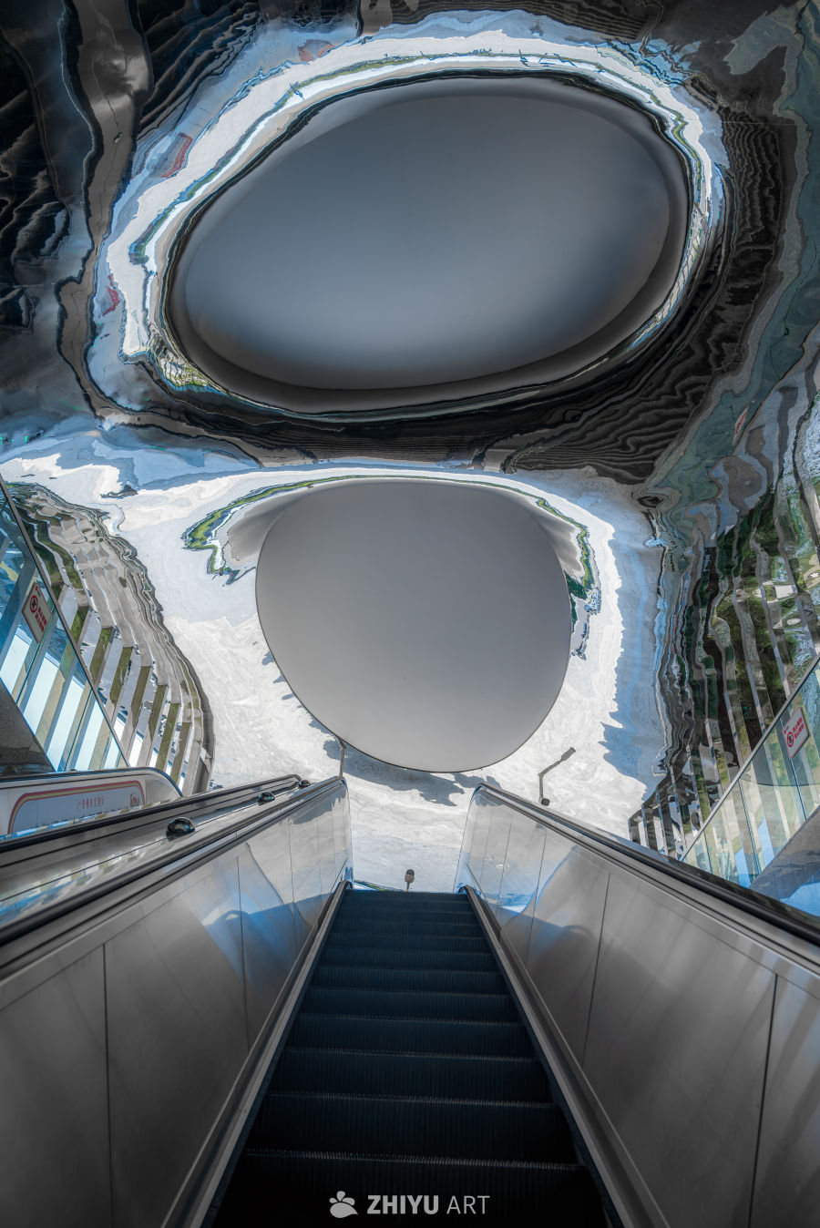 镜面电梯的奇幻视角
