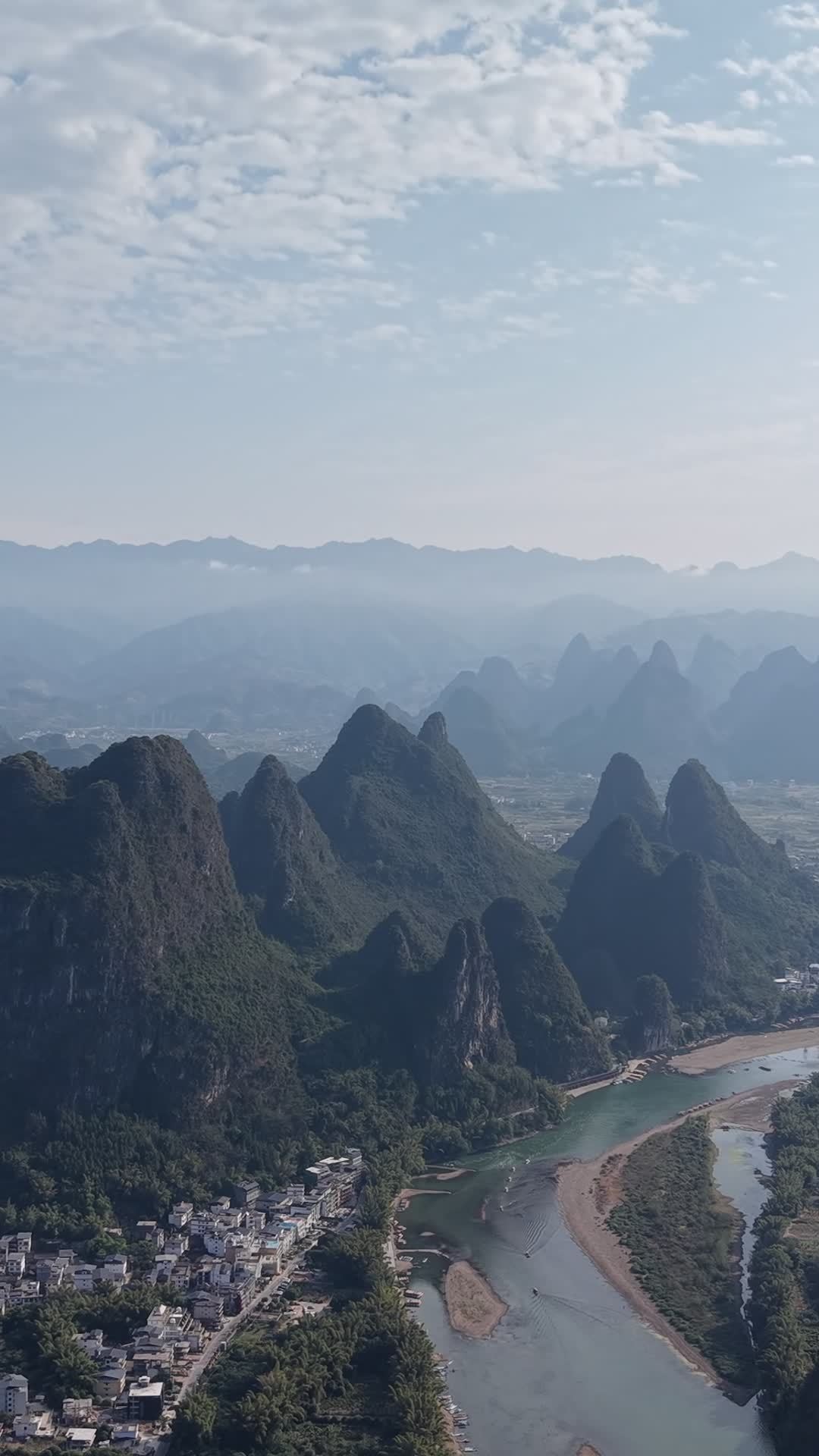 竖版航拍广西桂林山水风光 (13)